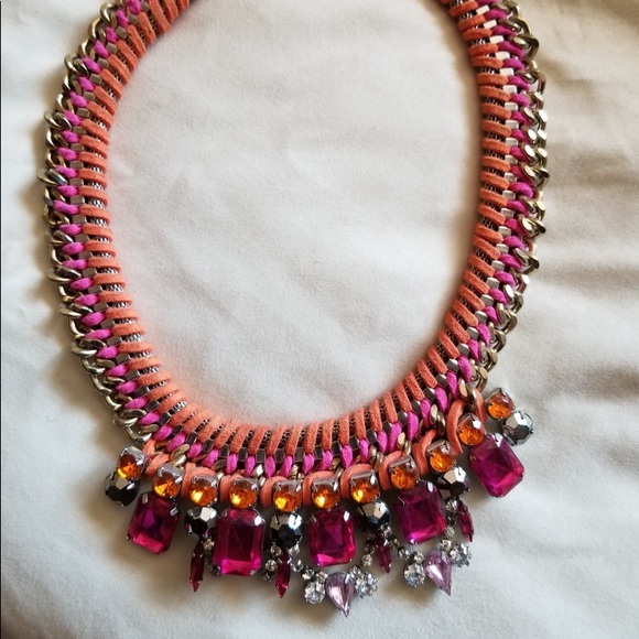 Elegant neck candy - Picture 1 of 1